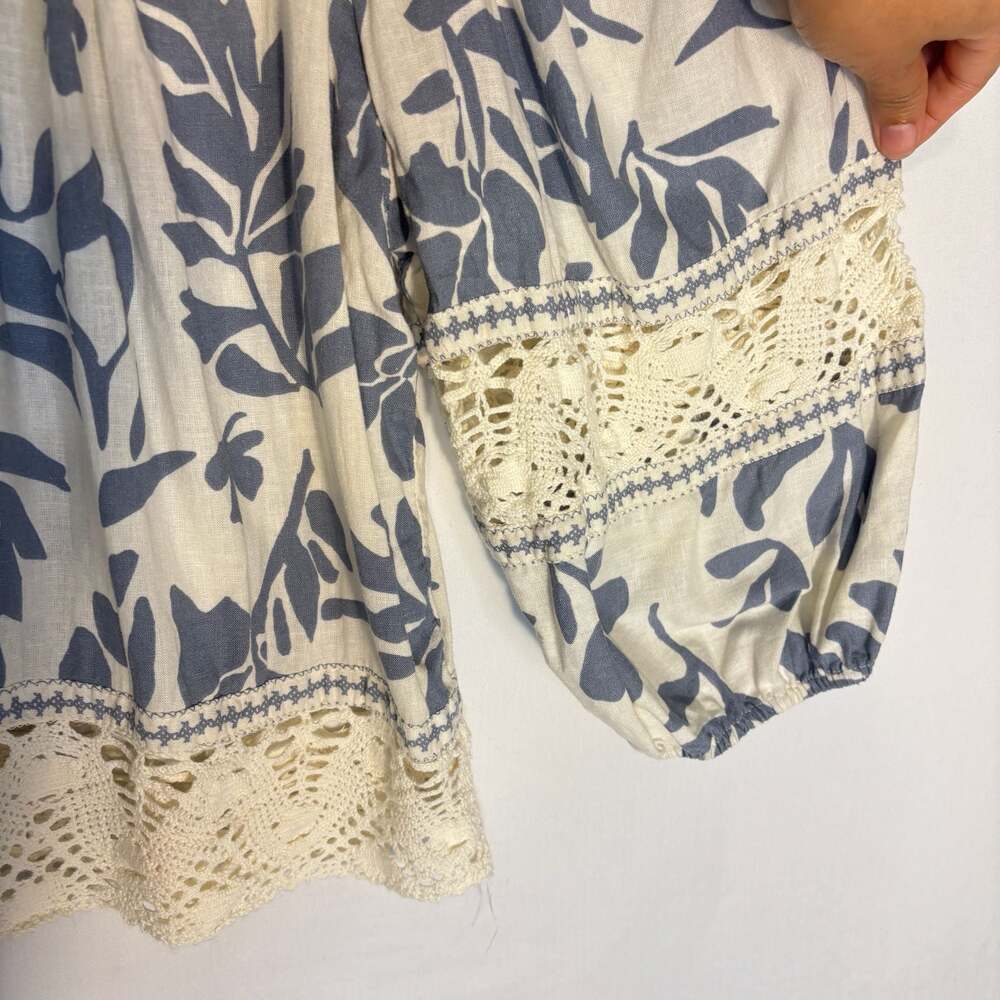 Christian Siriano Top Blue White Floral Bell Sleeve Linen Women M Boho Resort - Picture 11 of 13